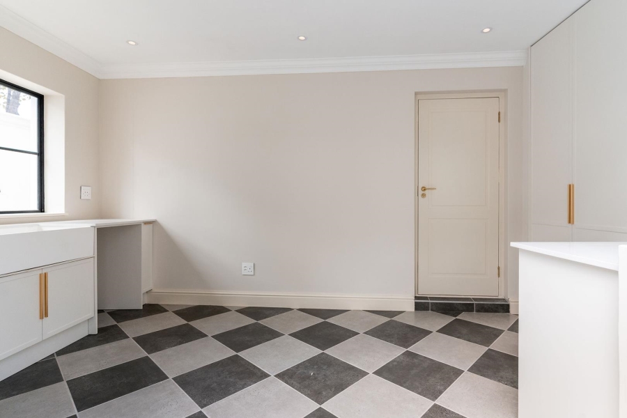 5 Bedroom Property for Sale in Constantia Western Cape